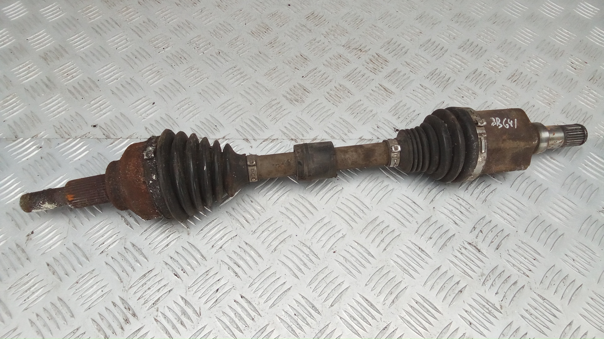 Полуось передняя левая