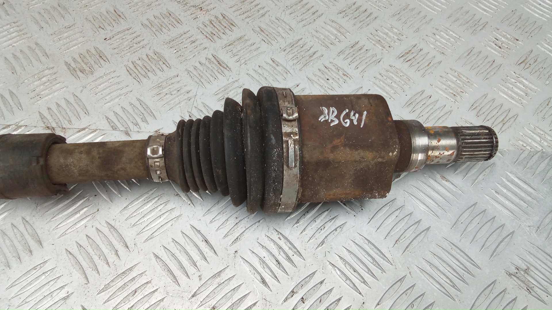 Полуось передняя левая