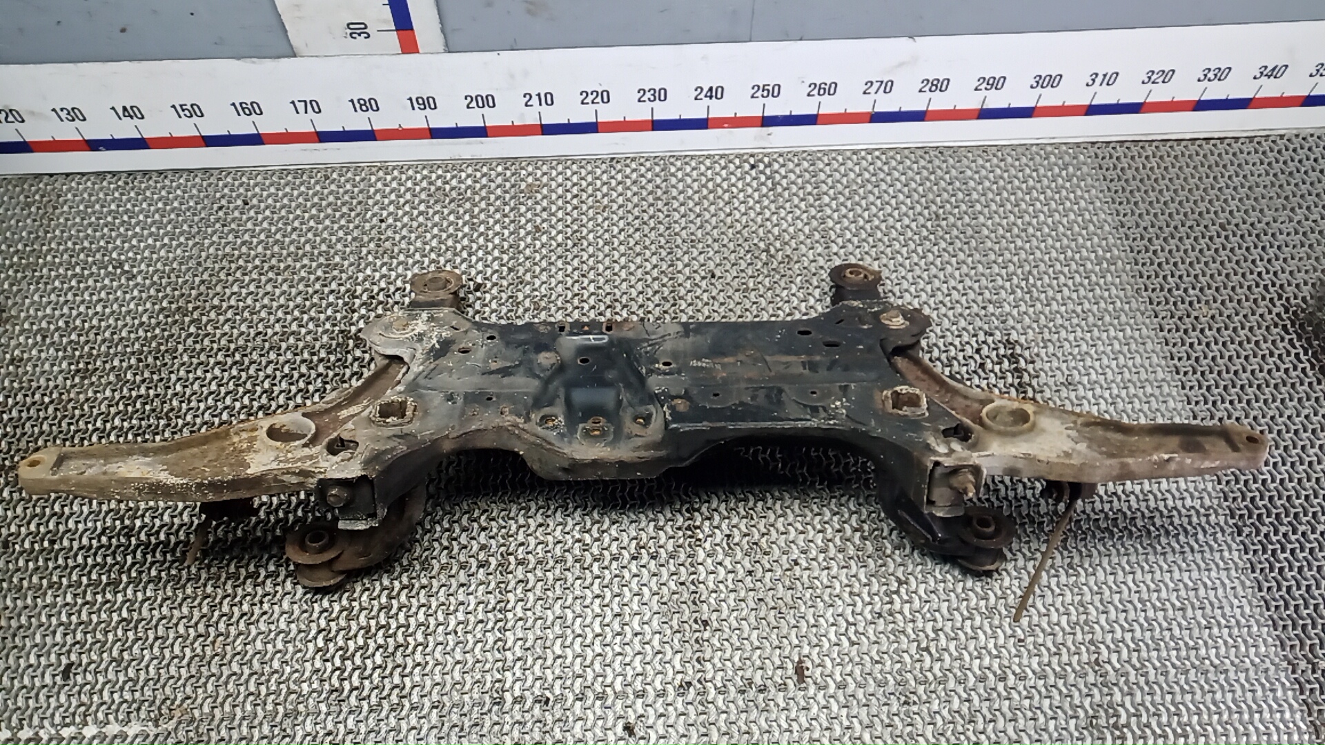 Балка передняя (крепление продольных тяг)