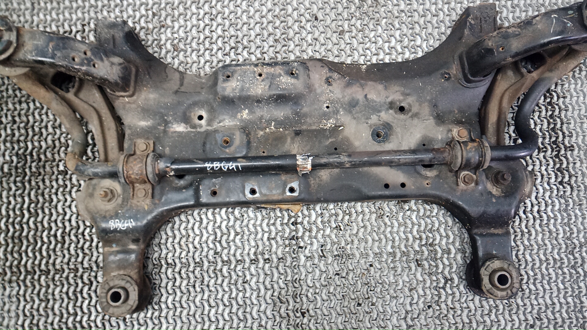 Балка передняя (крепление продольных тяг)