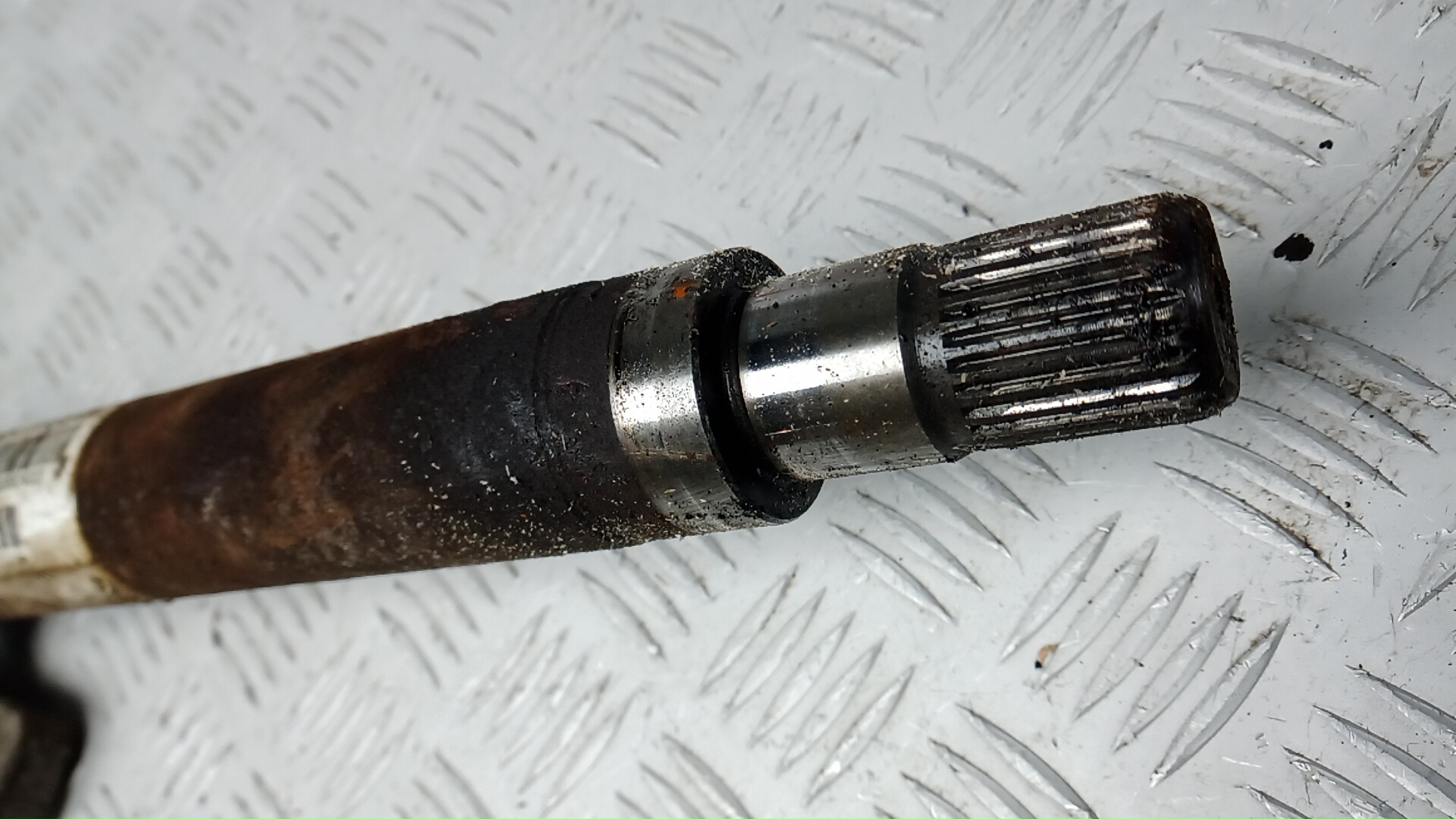 Полуось передняя правая