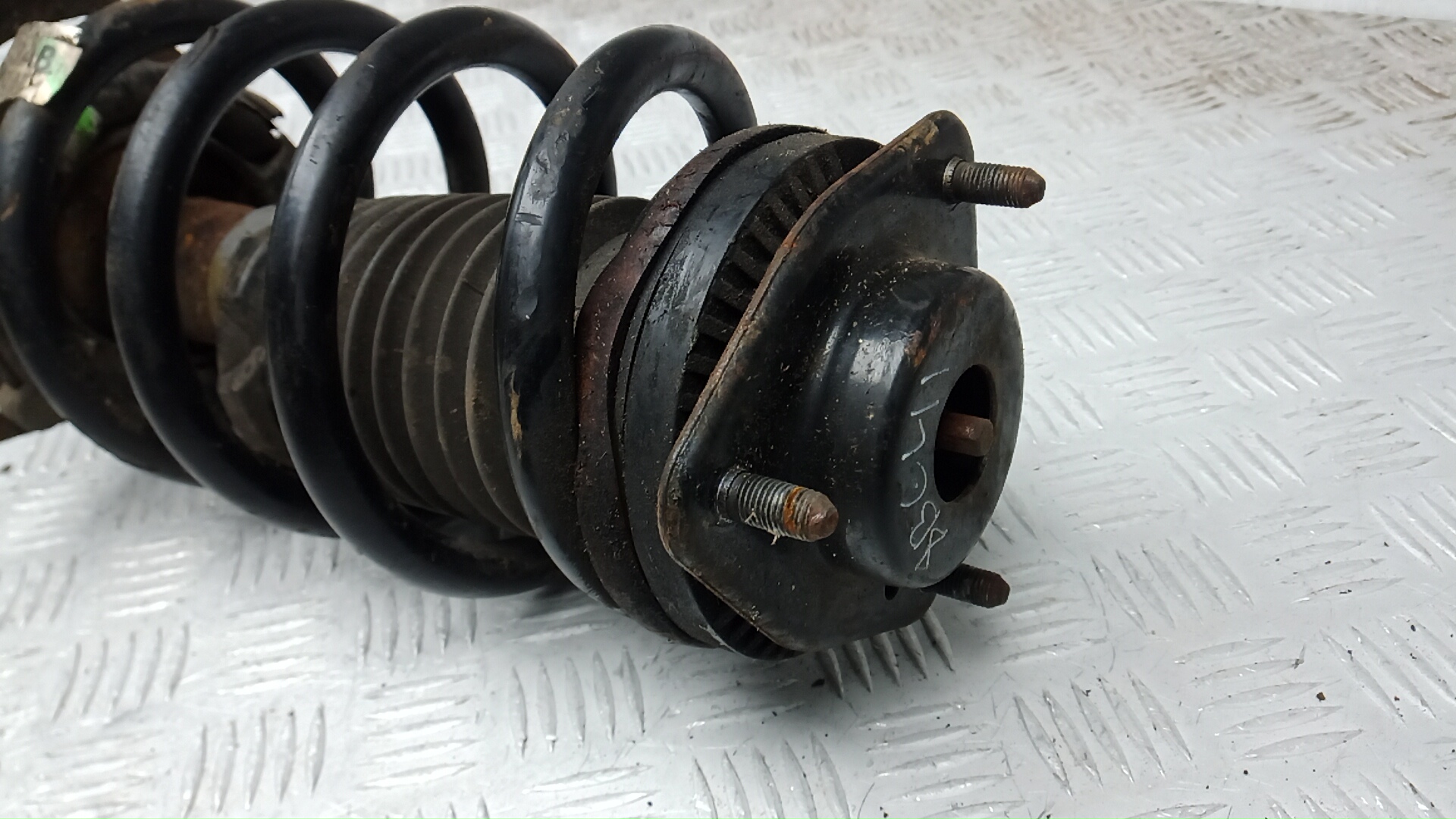 Амортизатор передний правый