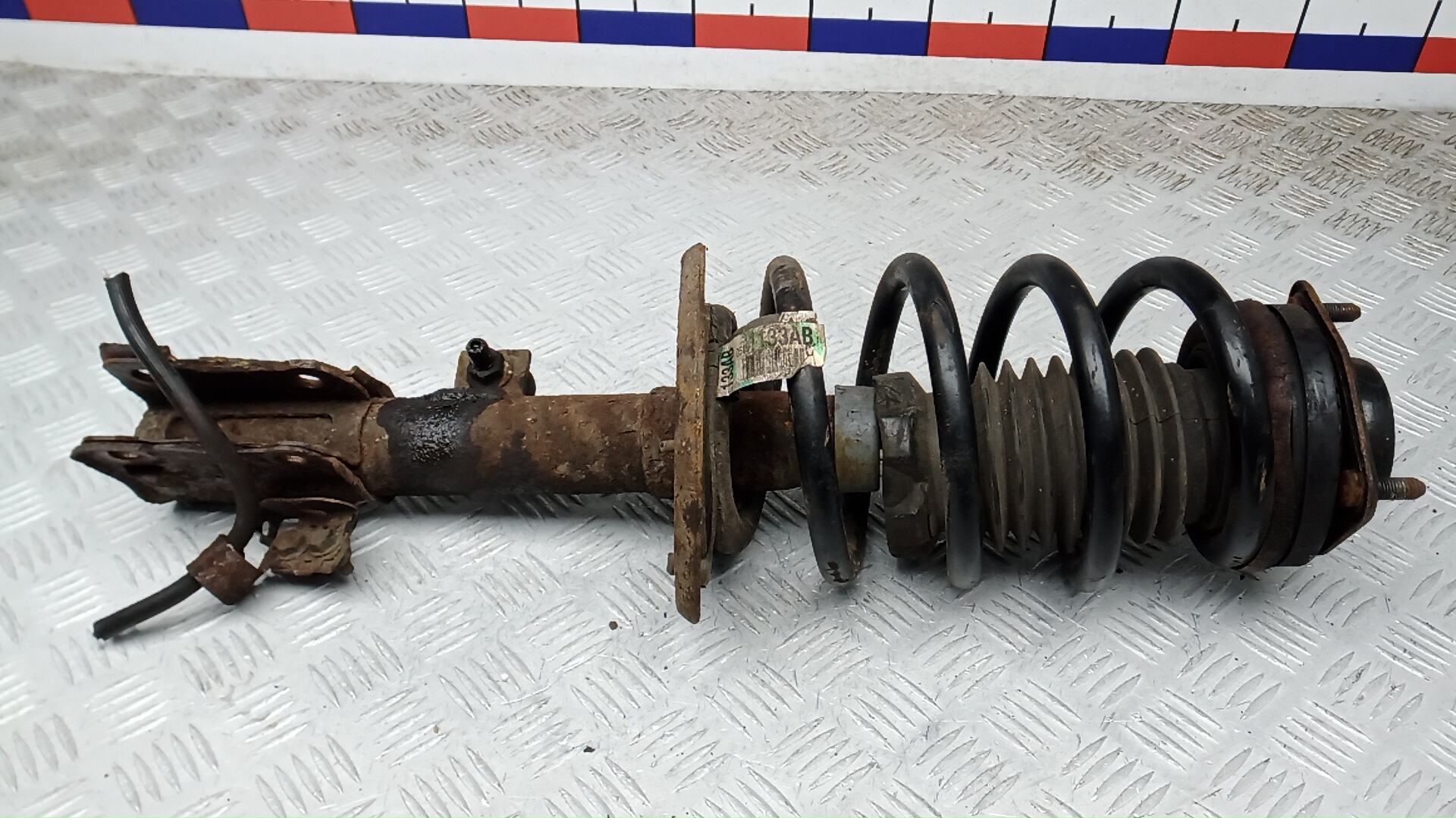 Амортизатор передний правый