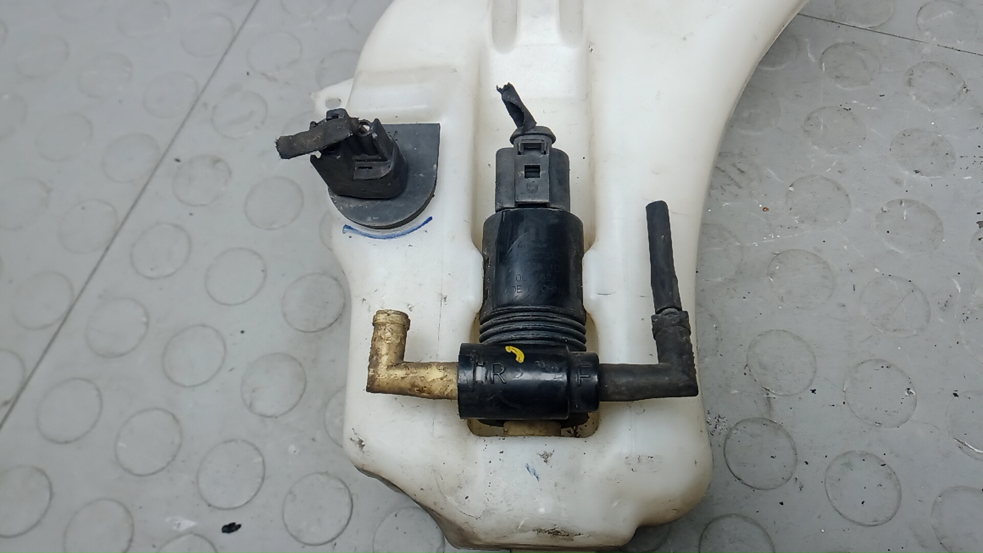 Бачок омывателя лобового стекла