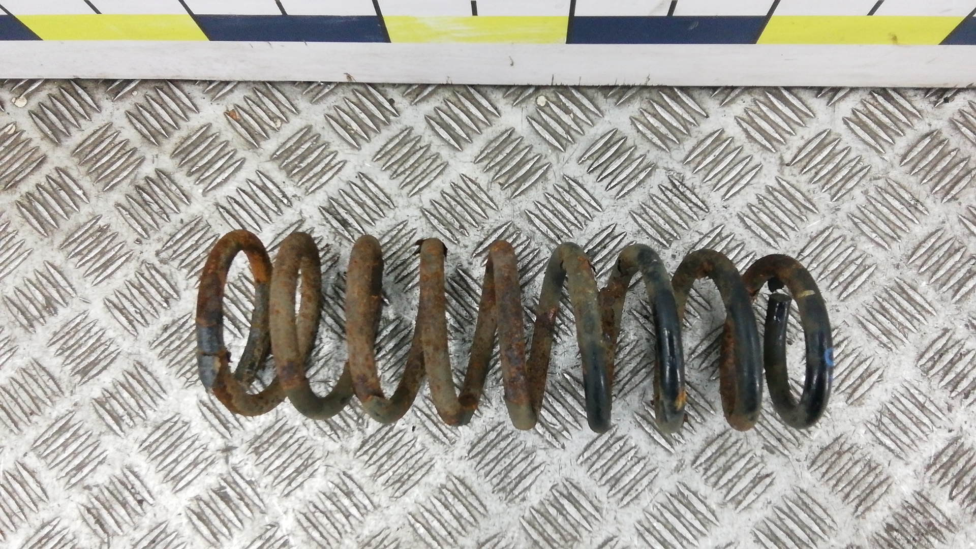 Пружина задняя