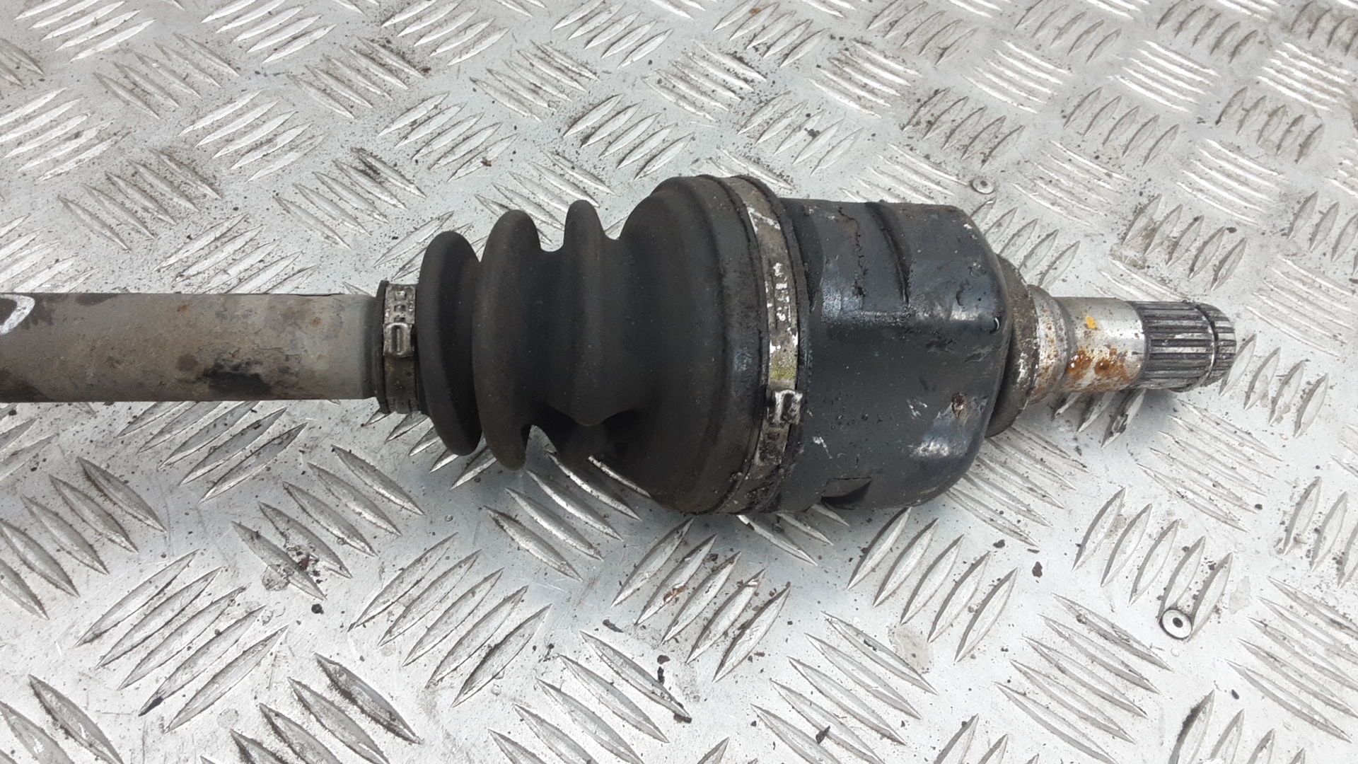 Полуось передняя левая