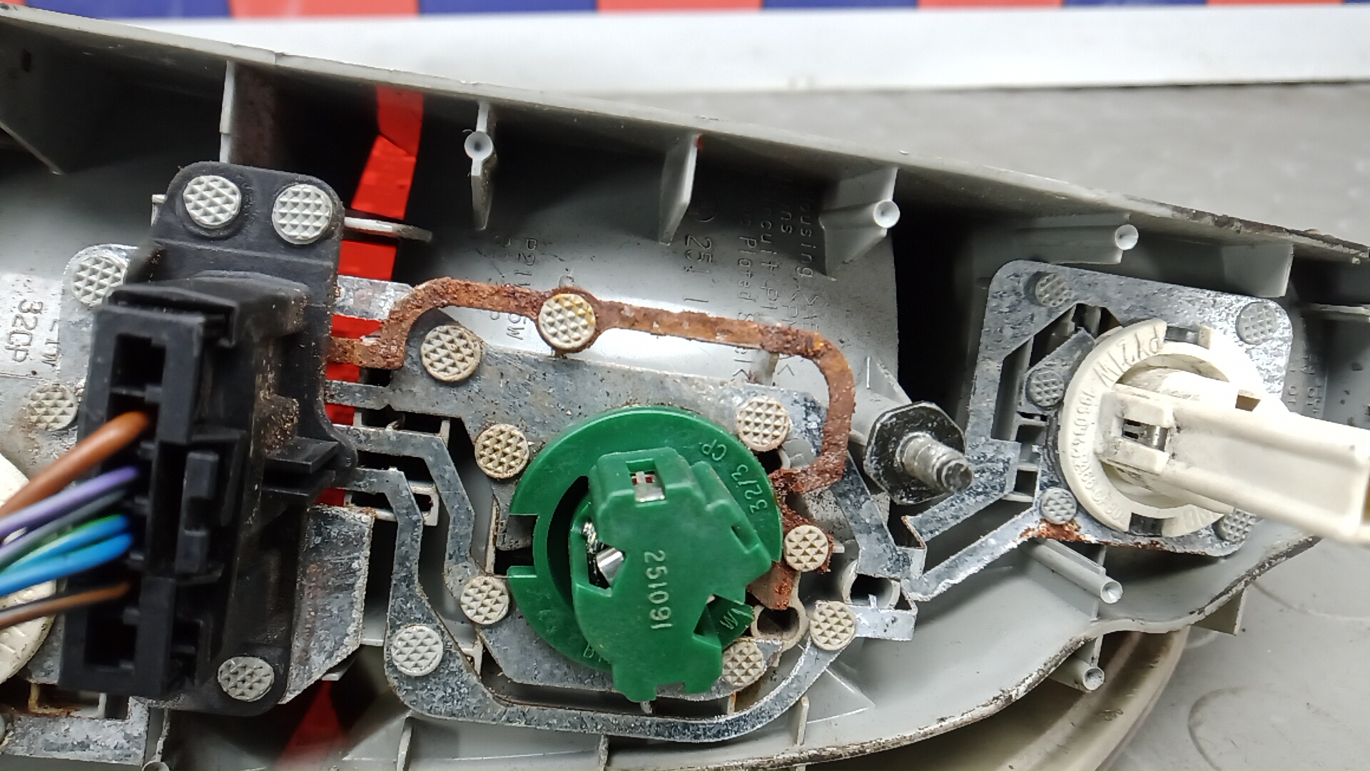 Фонарь задний левый