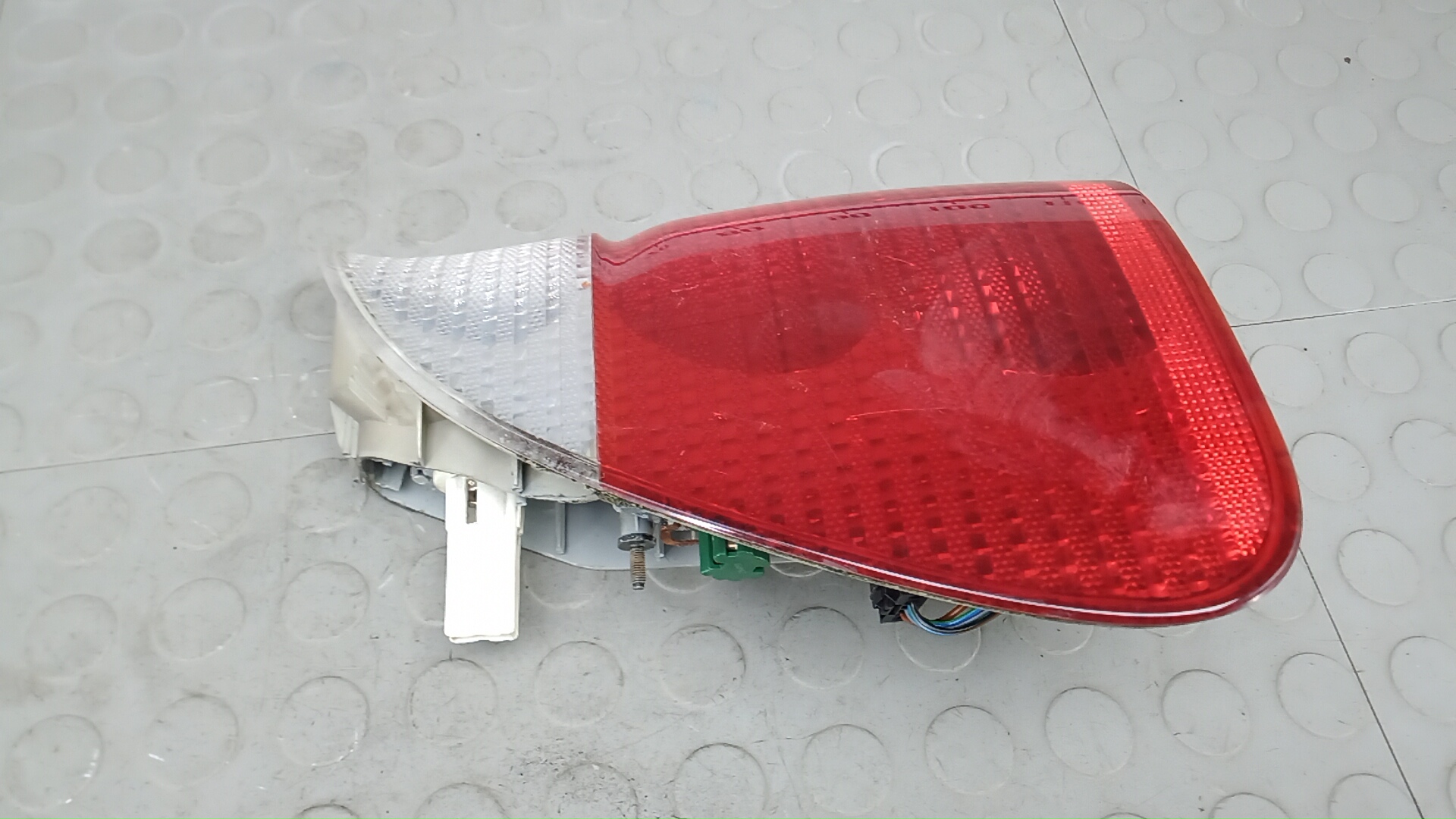 Фонарь задний левый