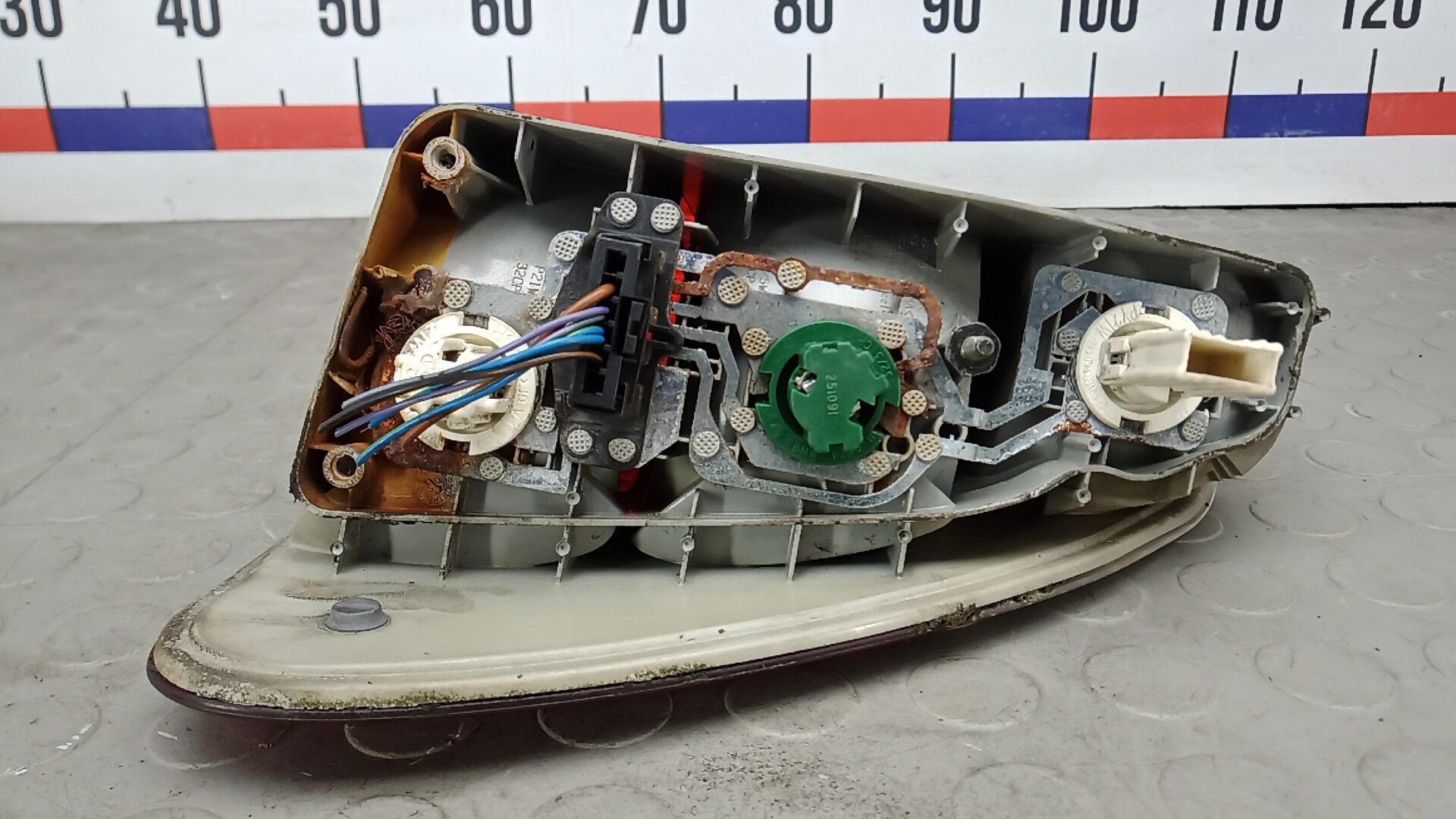 Фонарь задний левый