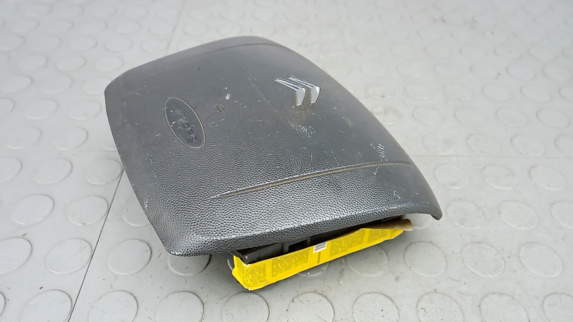 Подушка безопасности в рулевое колесо