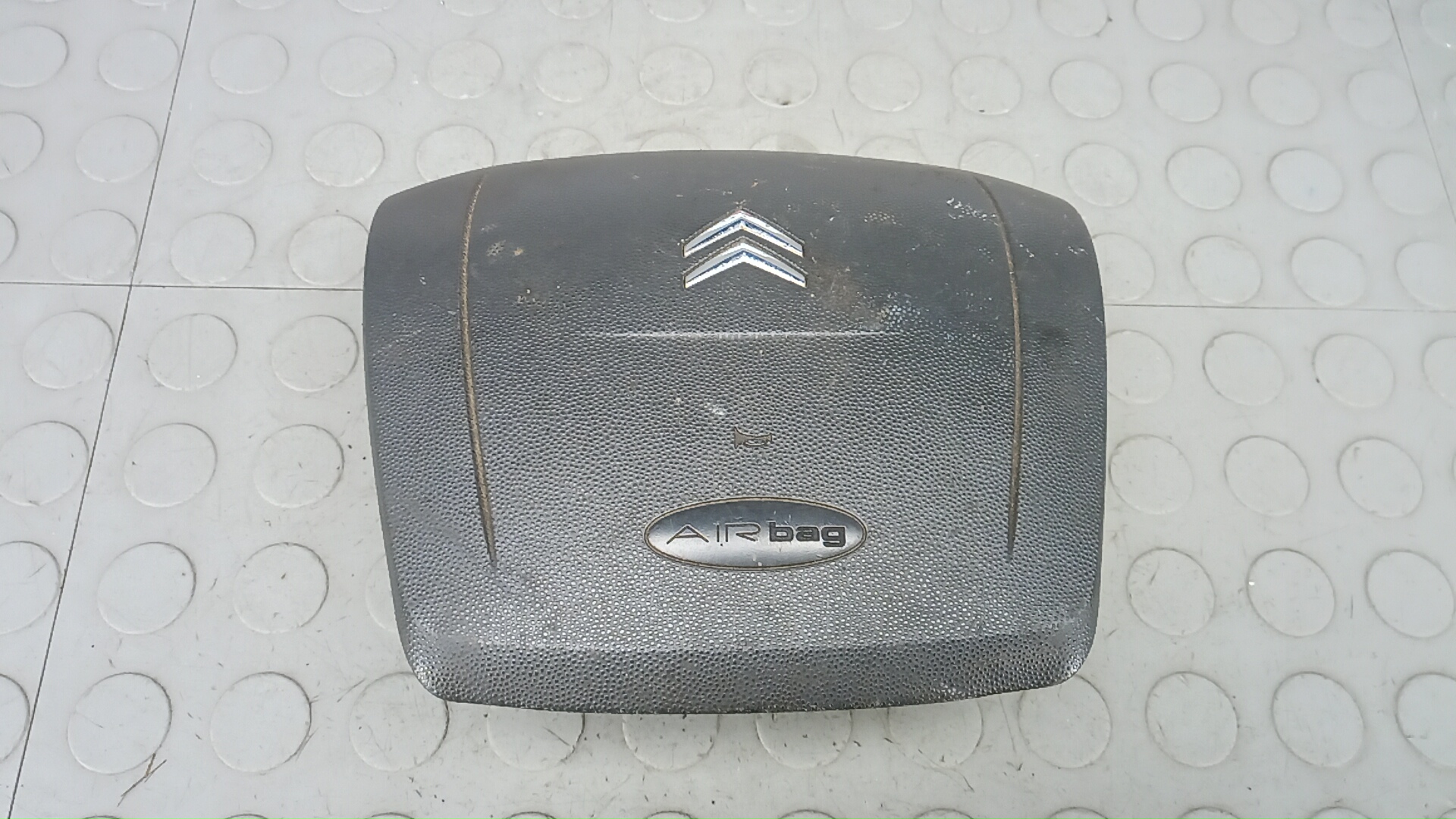 Подушка безопасности в рулевое колесо