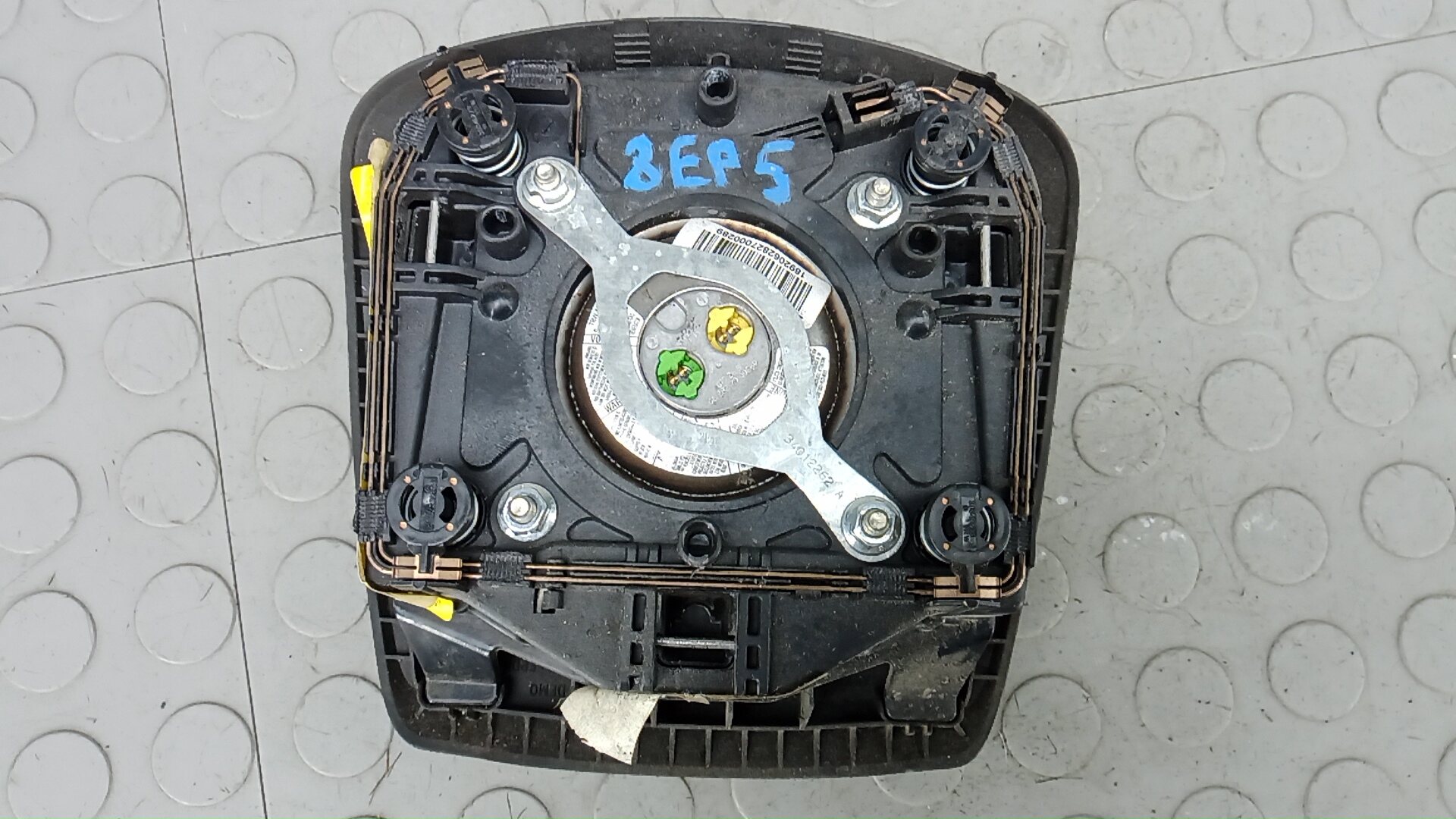 Подушка безопасности в рулевое колесо