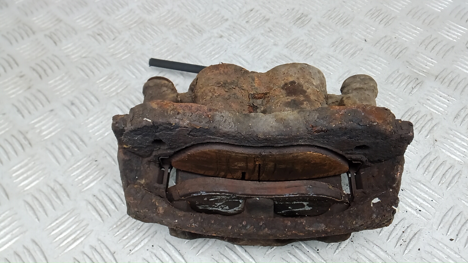 Суппорт передний левый