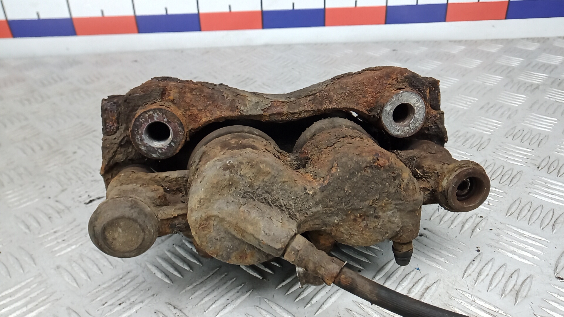 Суппорт передний левый