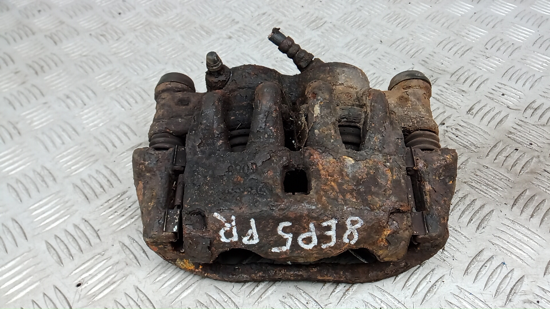 Суппорт передний правый