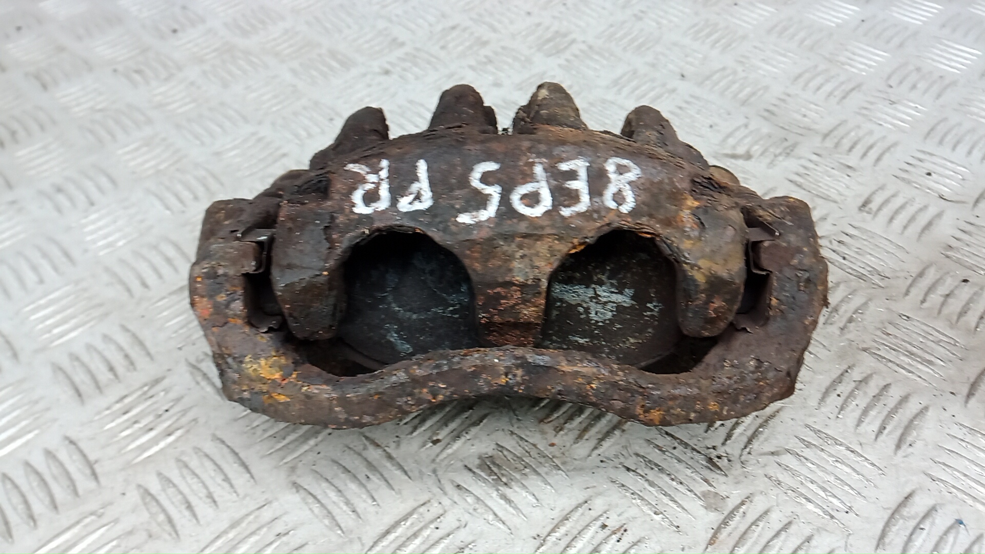 Суппорт передний правый