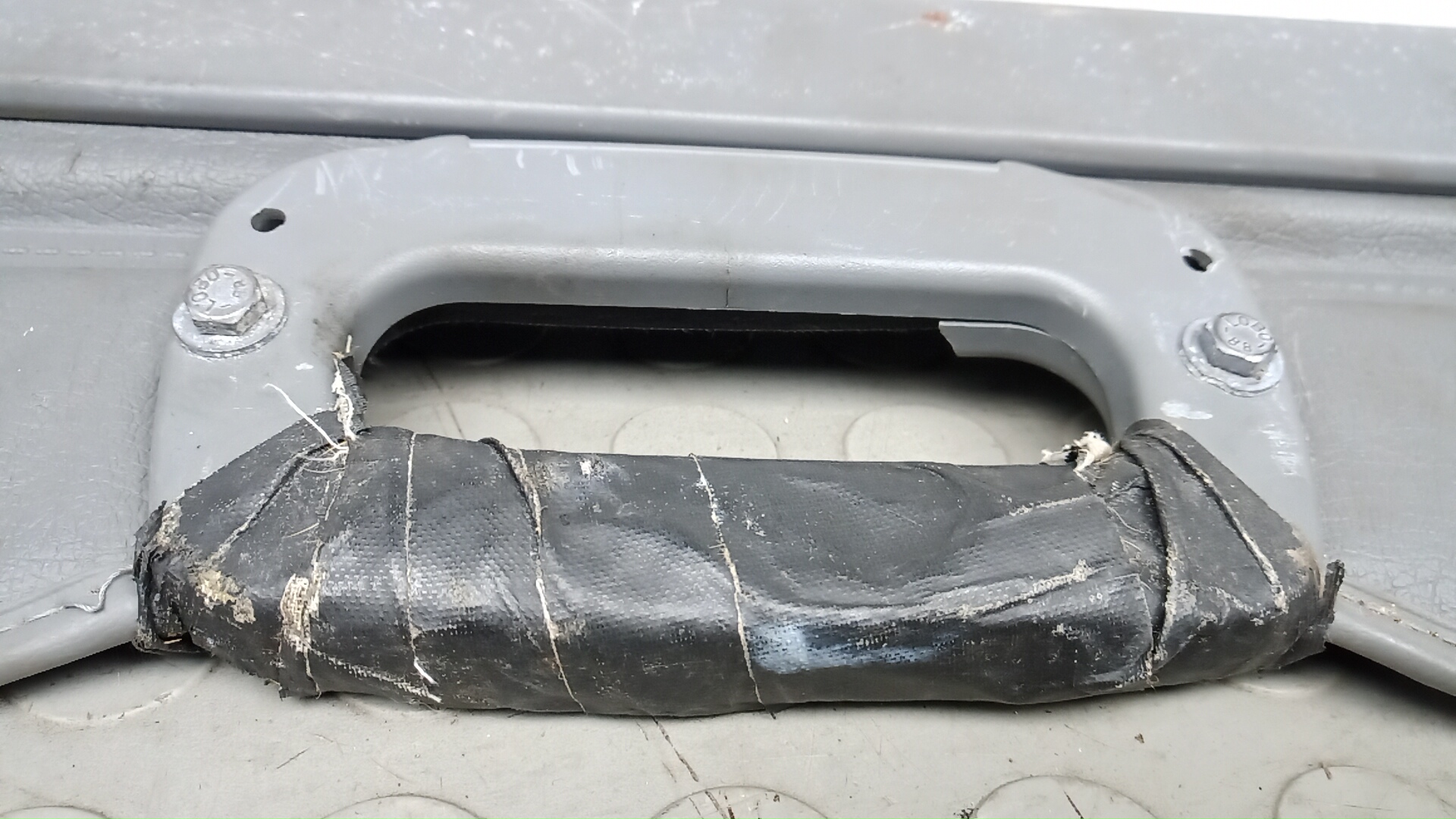 Шторка багажника