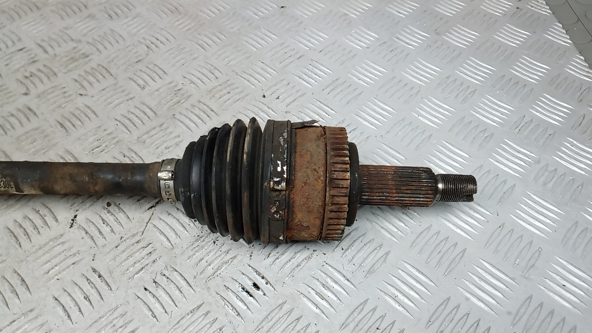 Полуось передняя левая