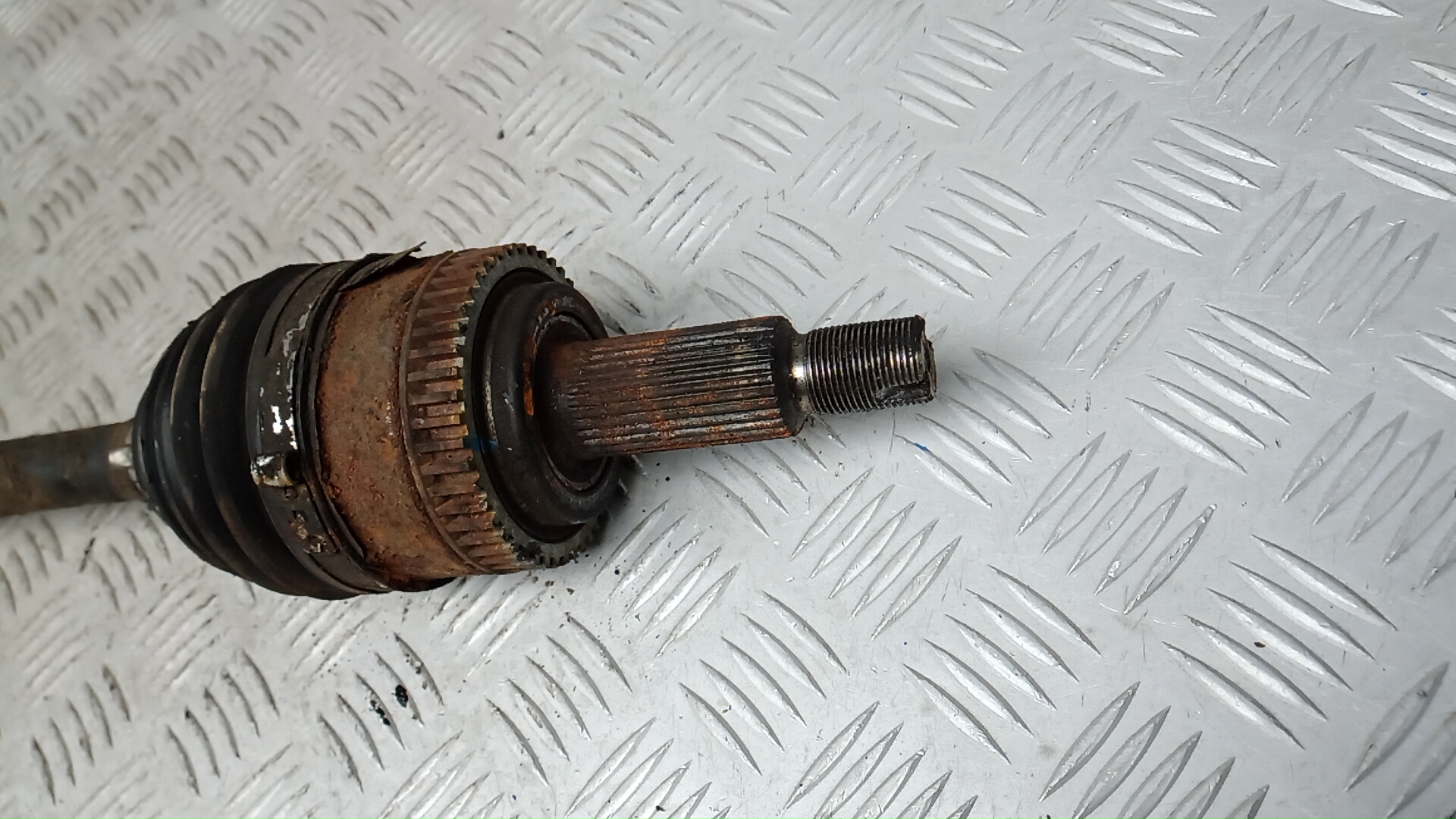 Полуось передняя левая