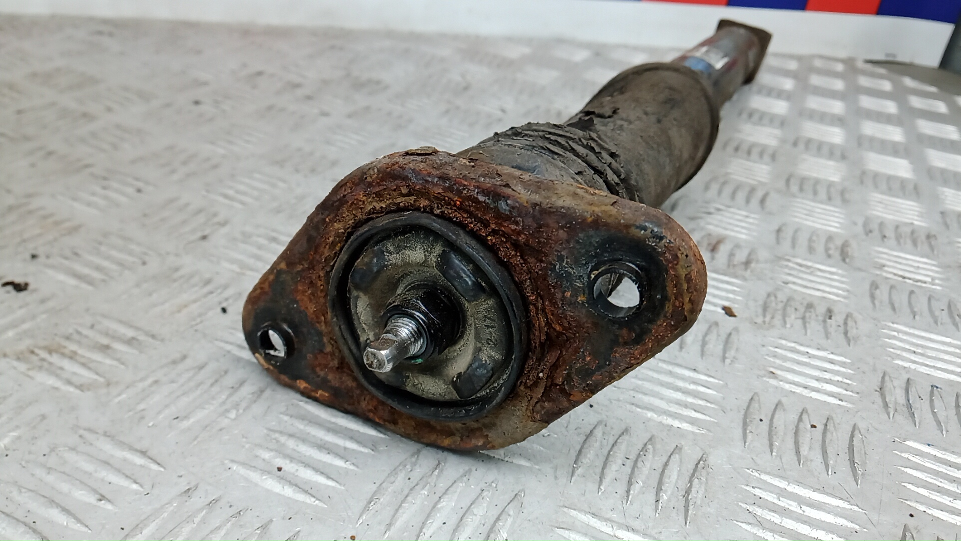 Амортизатор задний (стойка)