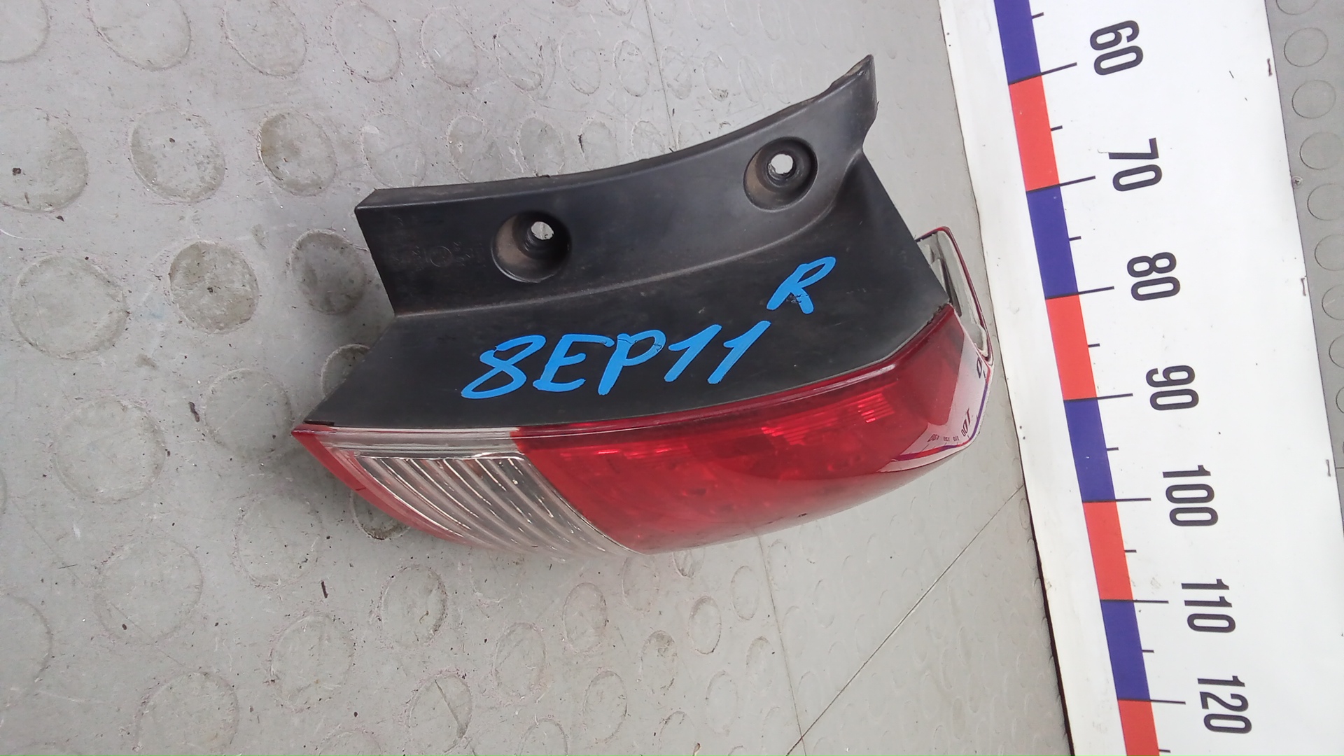 Фонарь задний правый