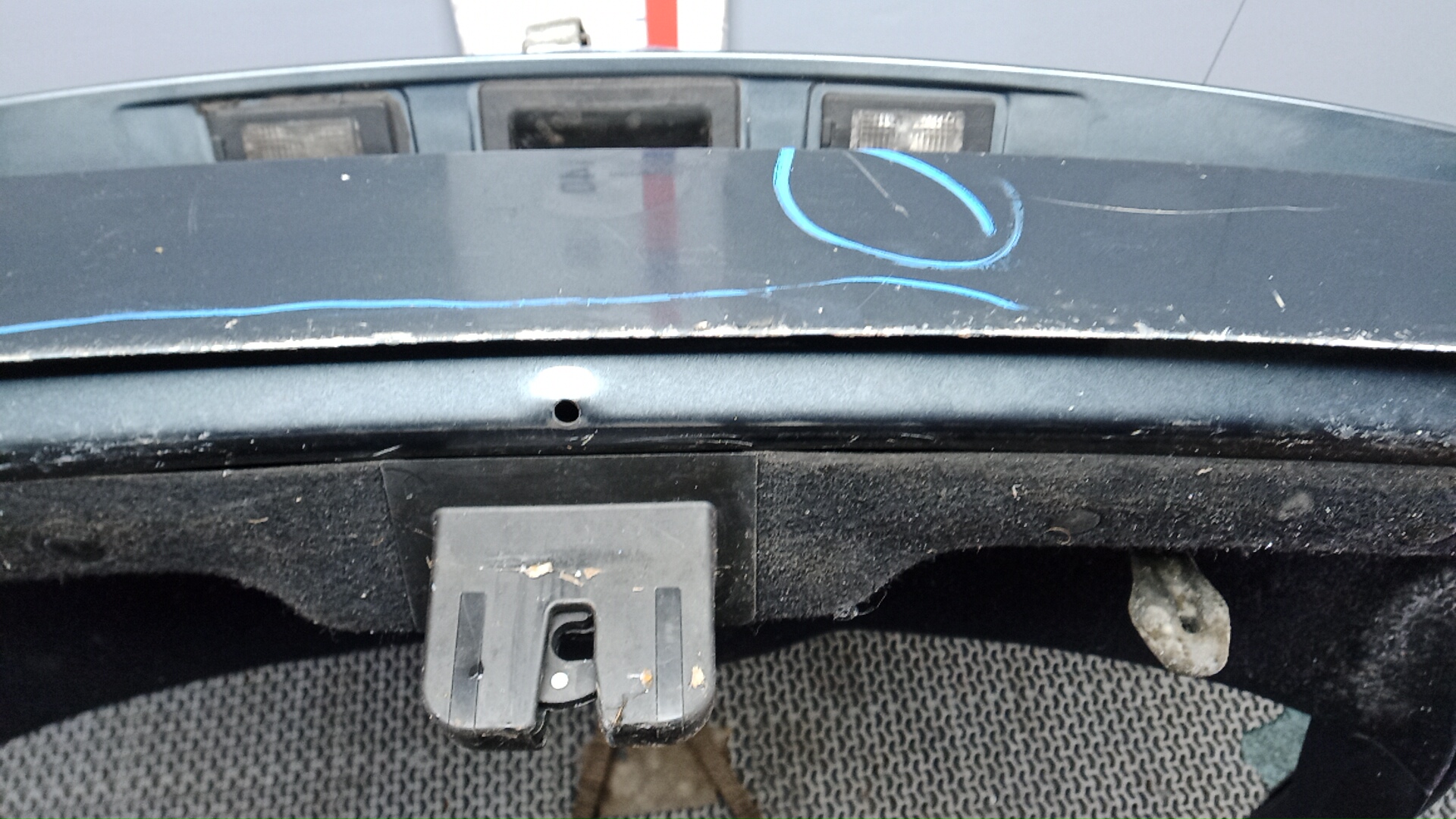 Дверь багажника