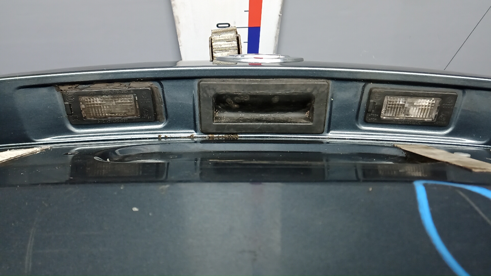 Дверь багажника