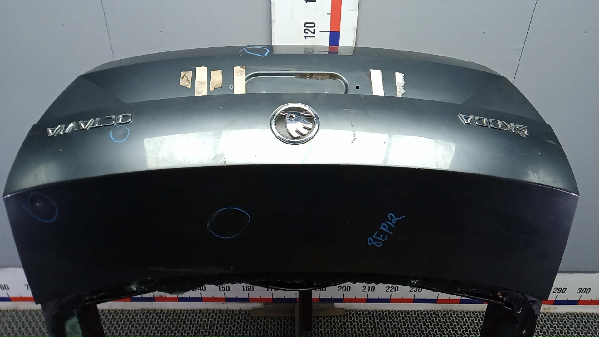 Дверь багажника