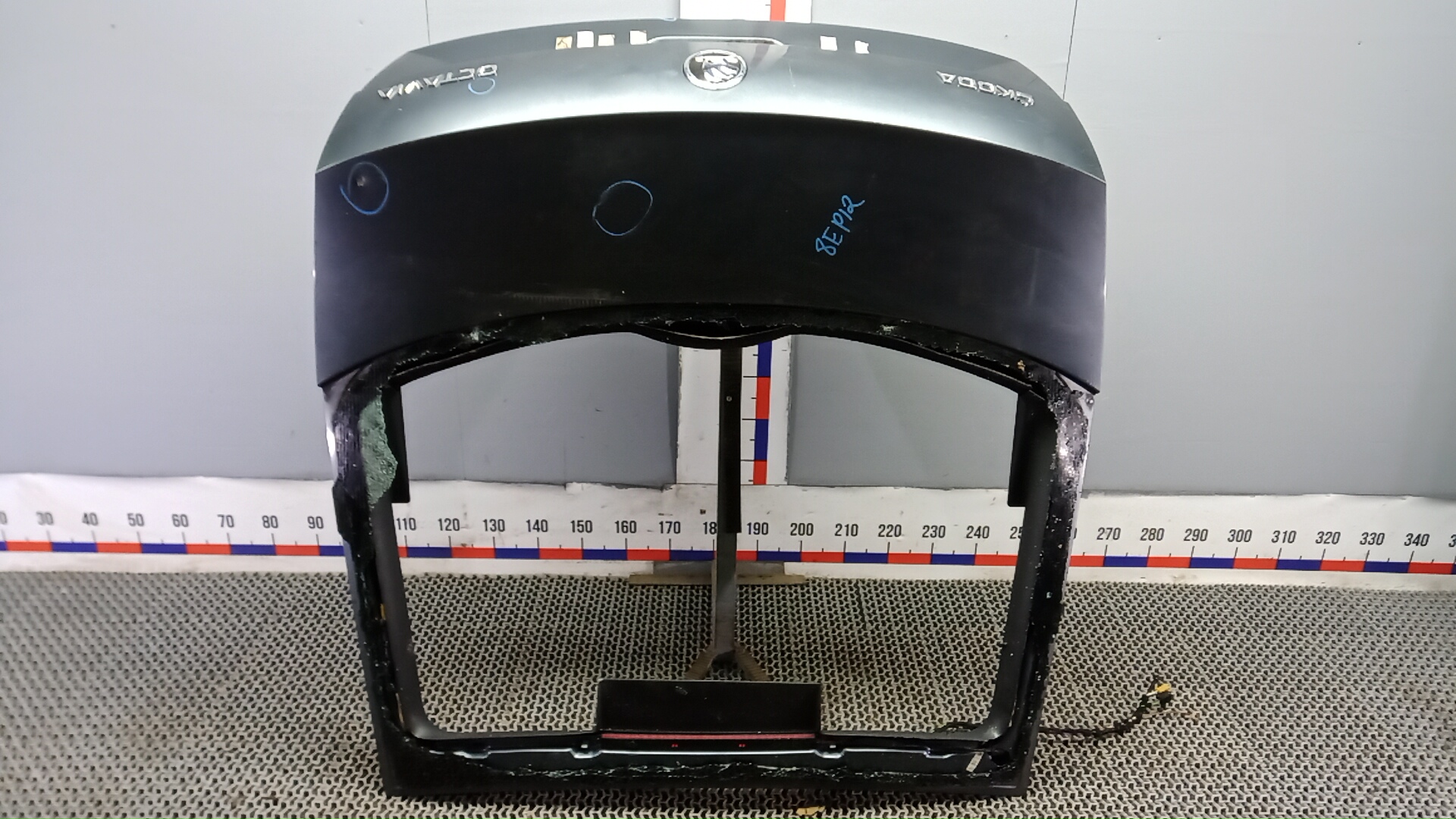 Дверь багажника