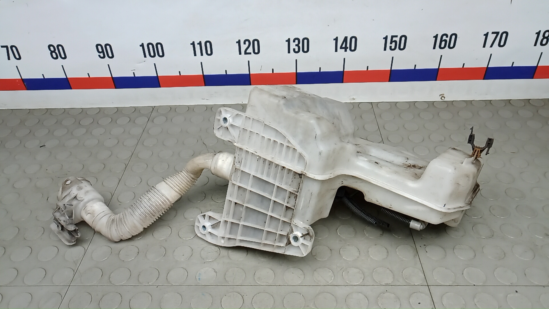 Бачок омывателя лобового стекла