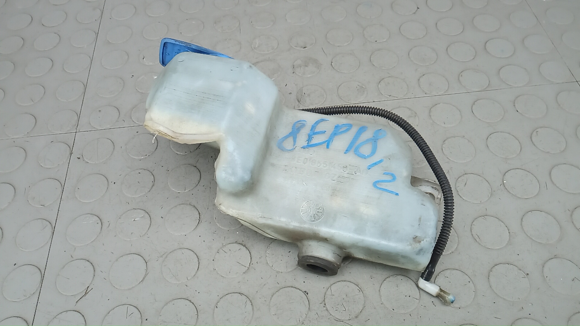 Бачок омывателя лобового стекла