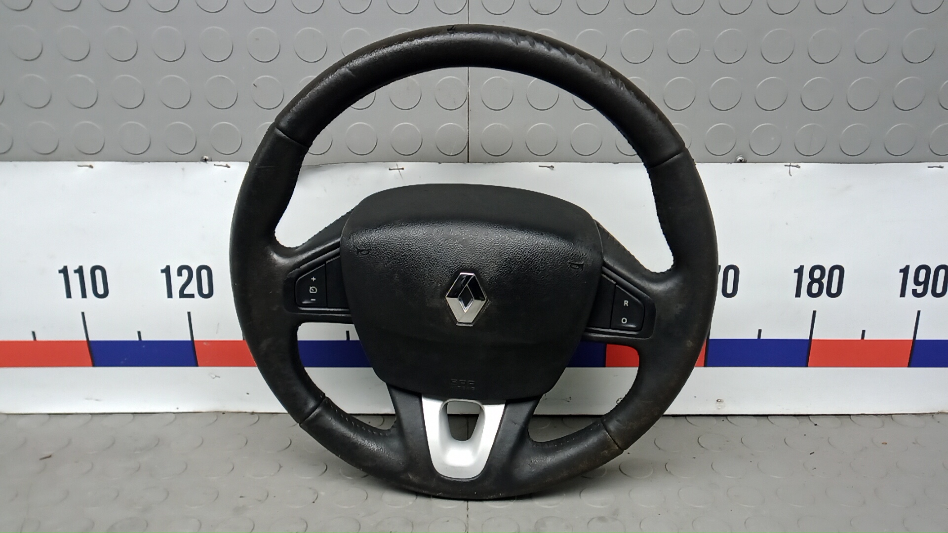 Рулевое колесо (руль)