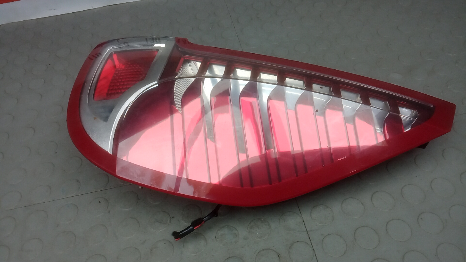 Фонарь задний правый