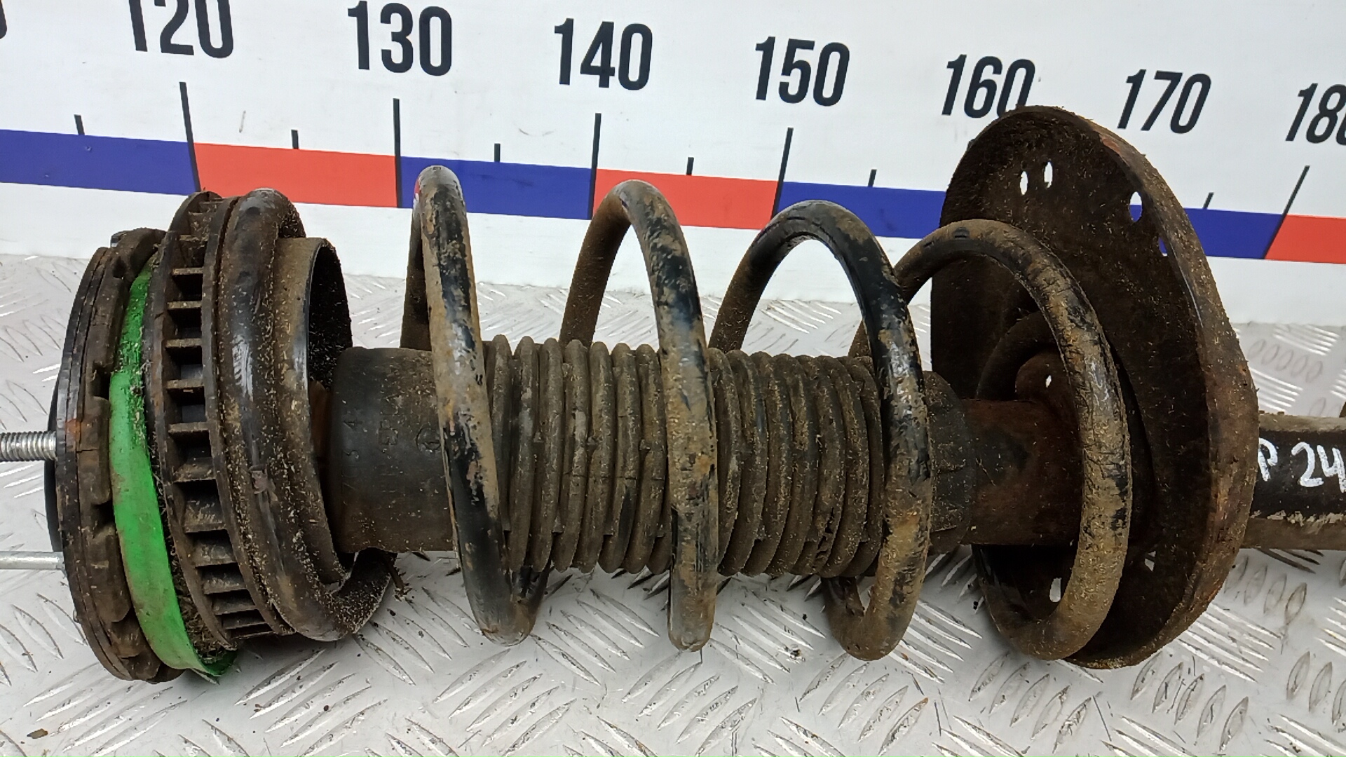 Амортизатор передний левый