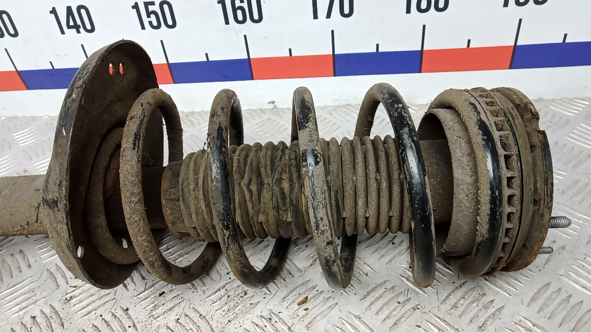 Амортизатор передний правый