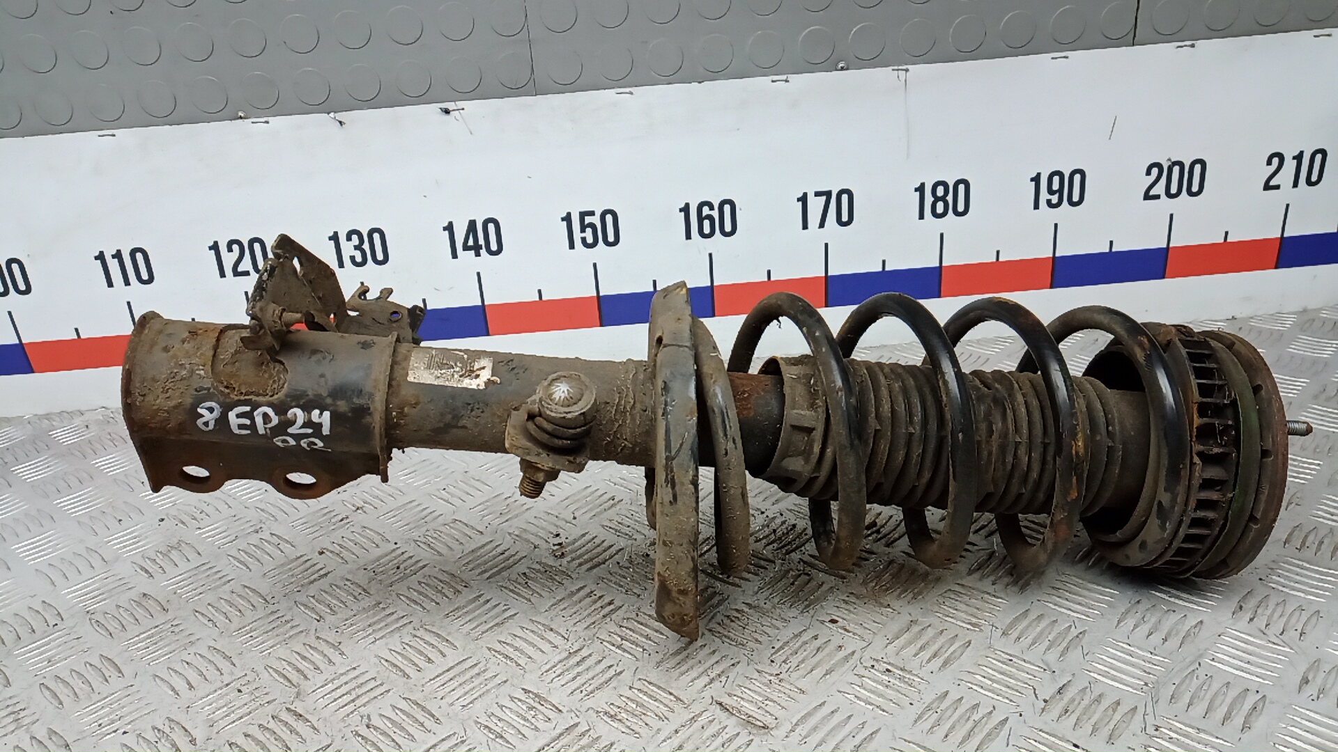 Амортизатор передний правый