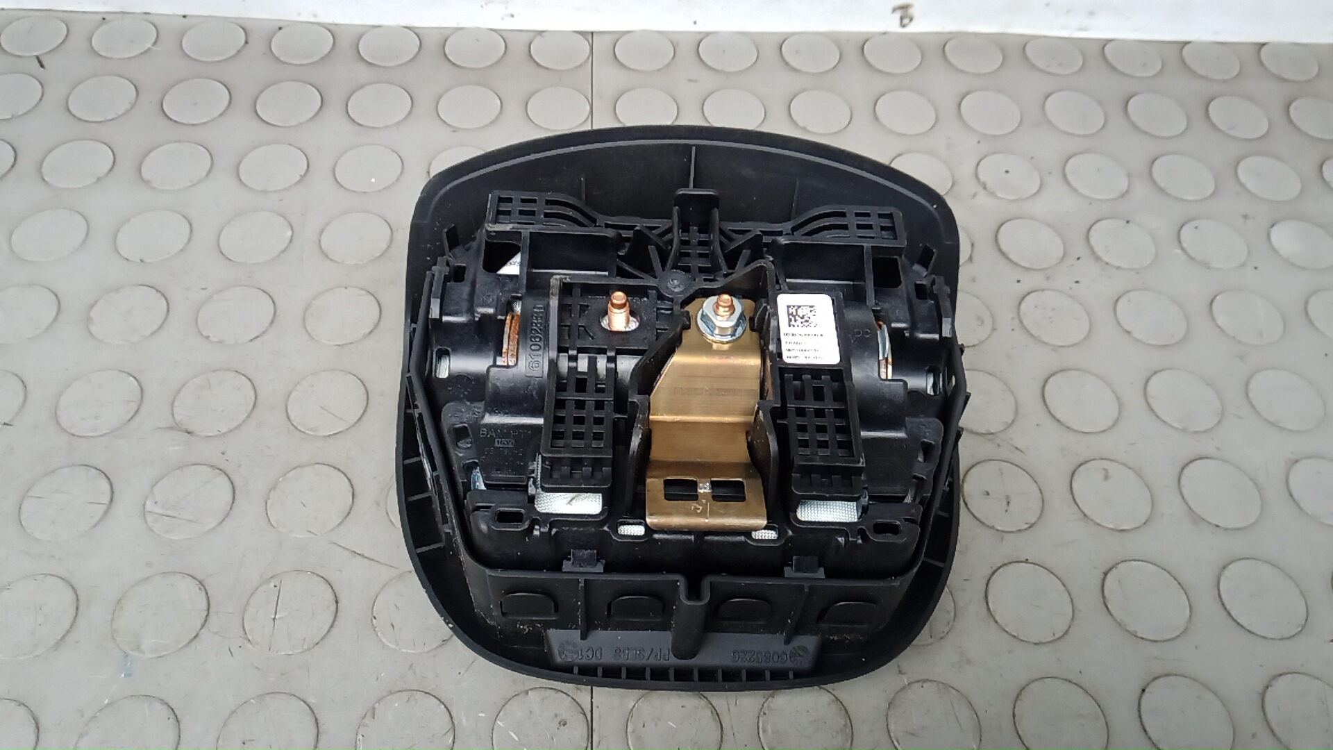 Подушка безопасности в рулевое колесо