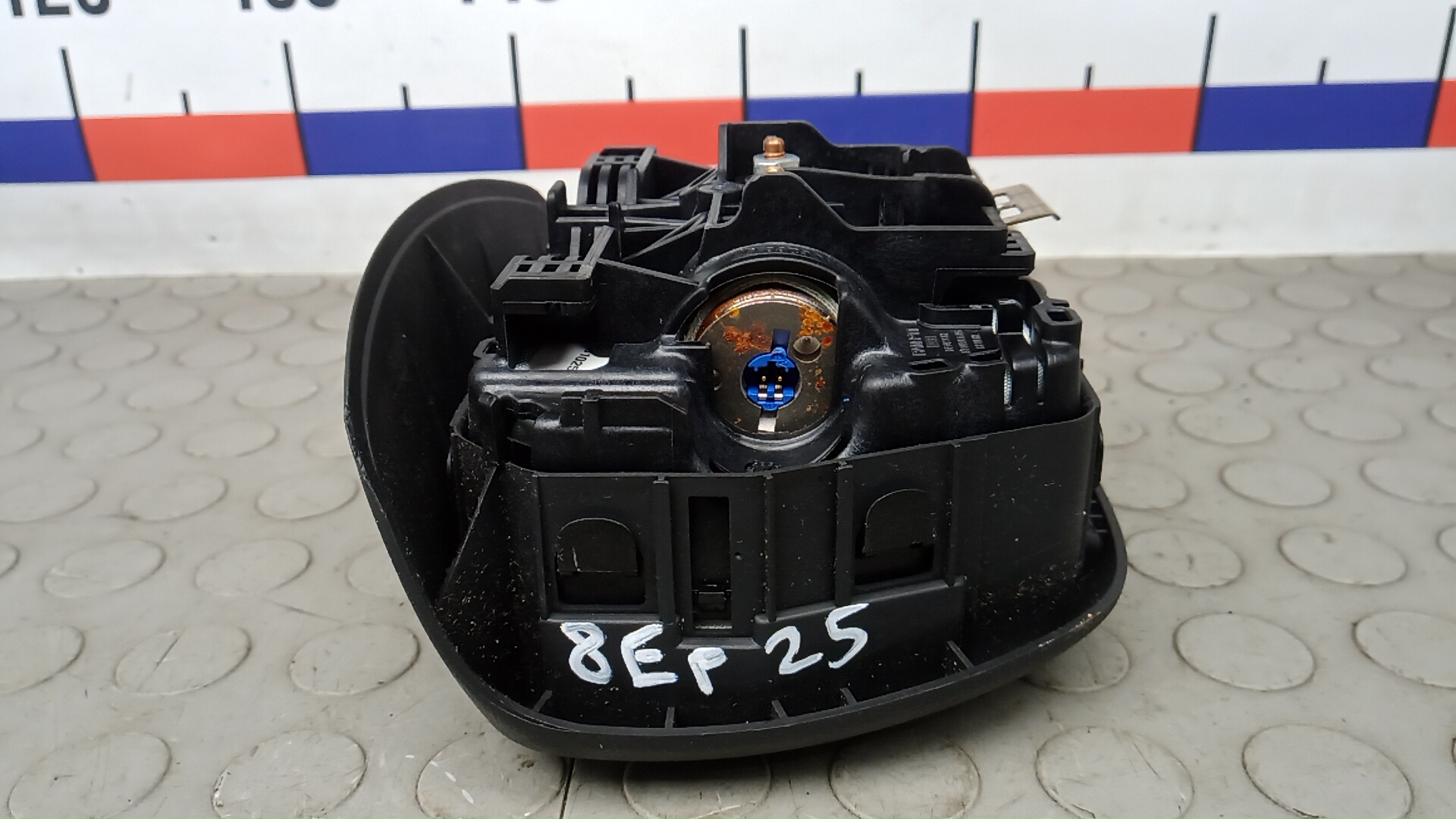 Подушка безопасности в рулевое колесо