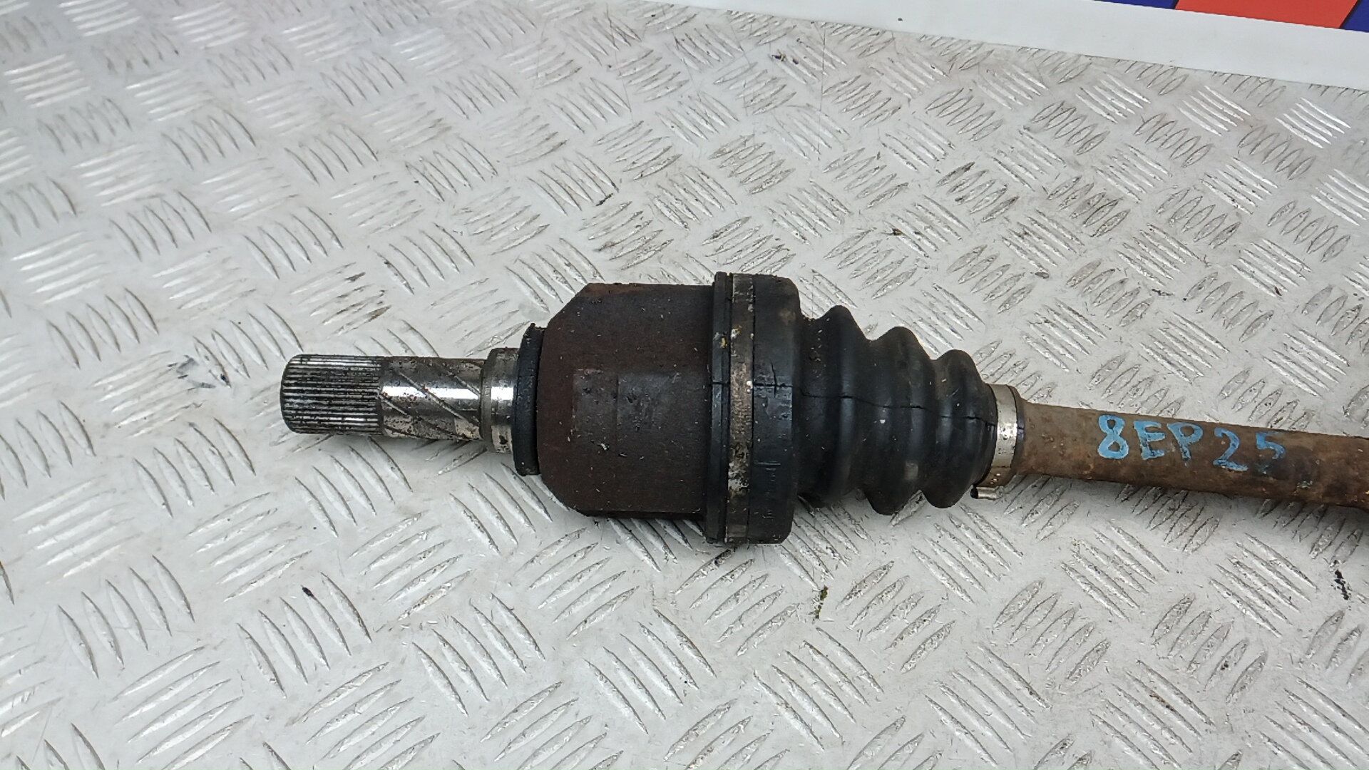 Полуось передняя левая