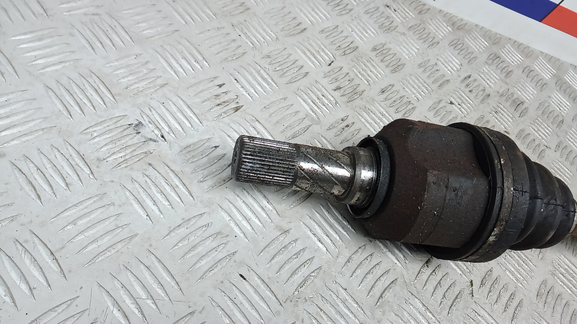 Полуось передняя левая