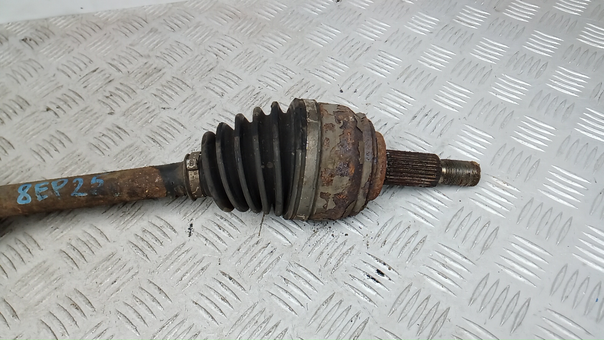 Полуось передняя левая