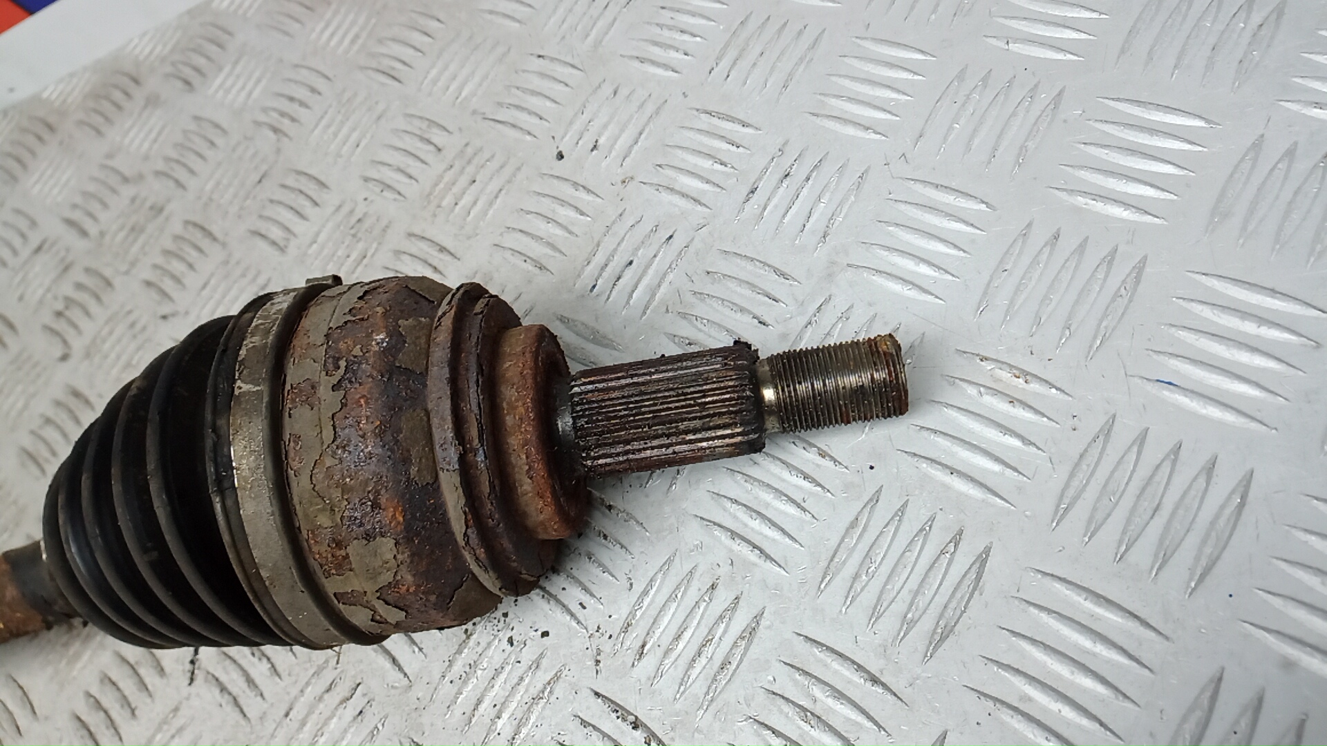 Полуось передняя левая