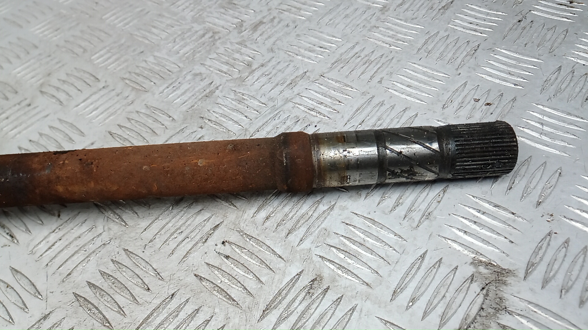 Полуось передняя правая