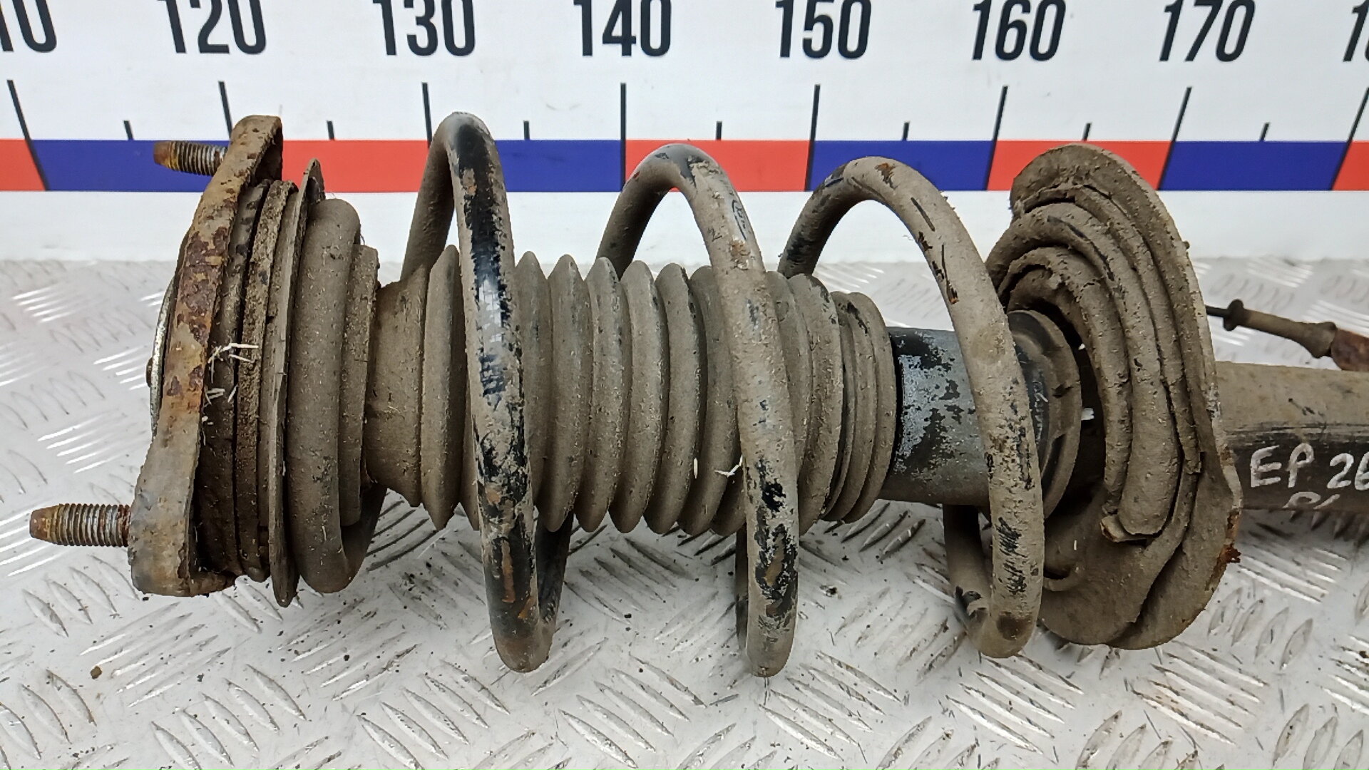 Амортизатор передний левый