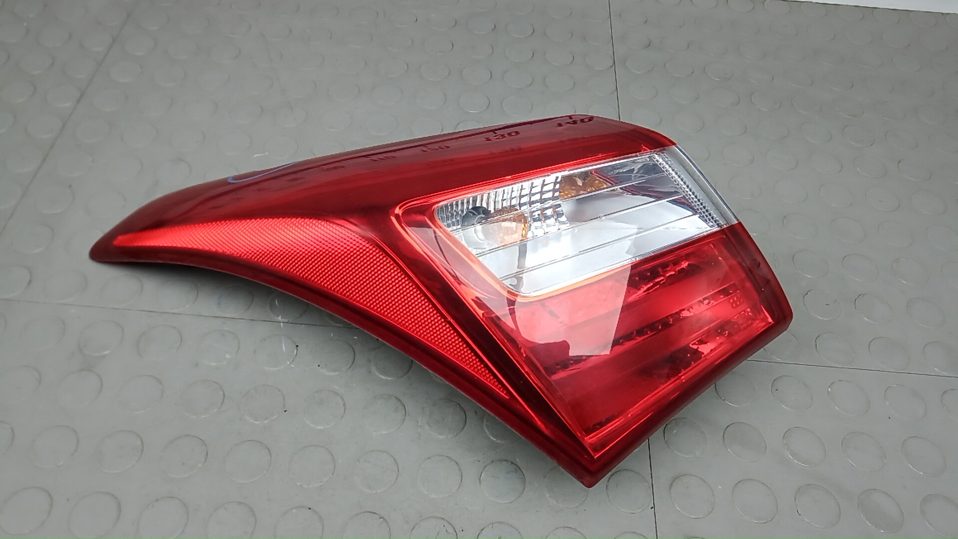 Фонарь задний левый