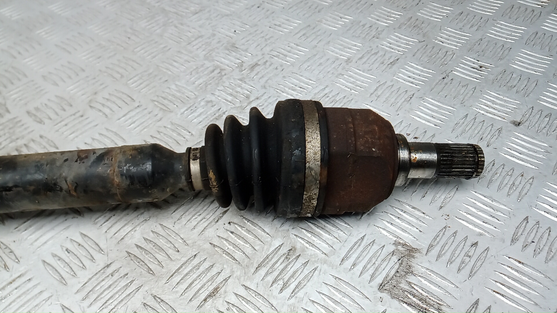 Полуось передняя правая