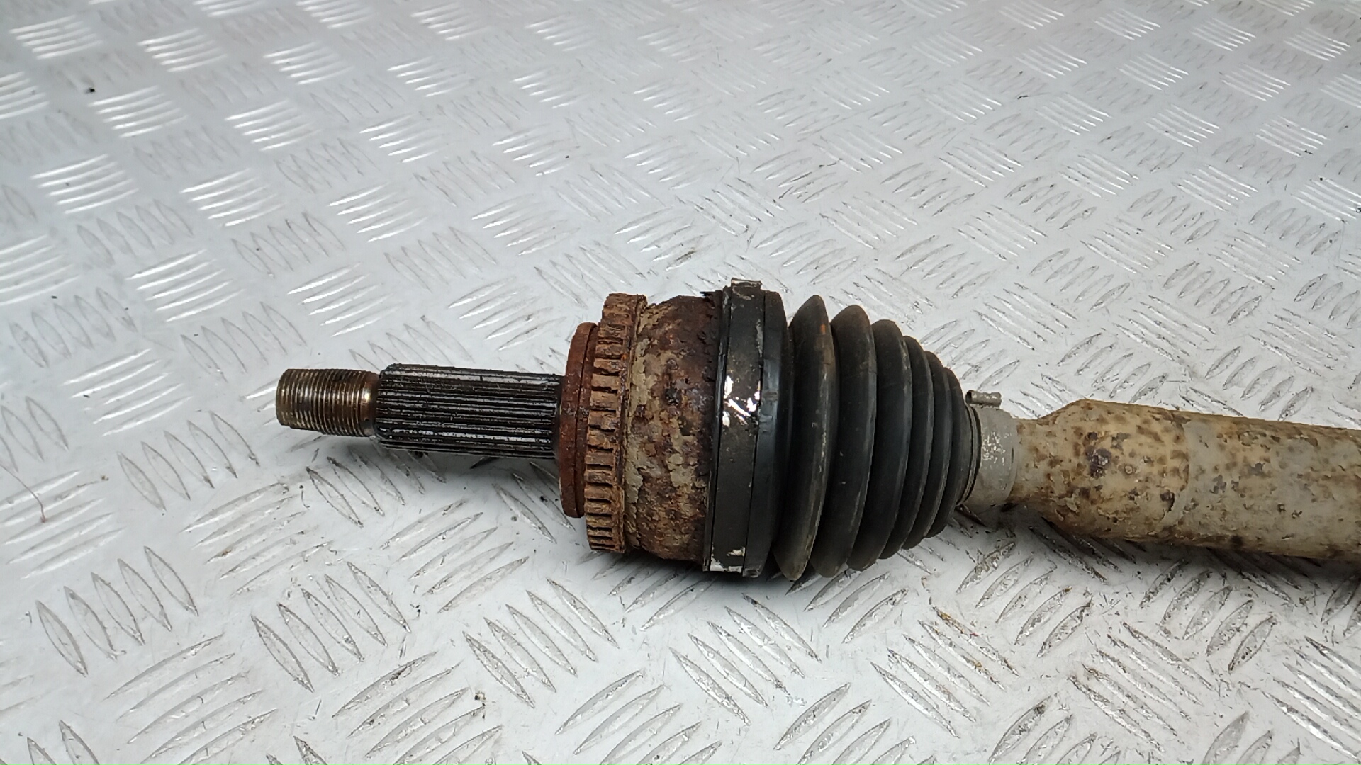 Полуось передняя правая