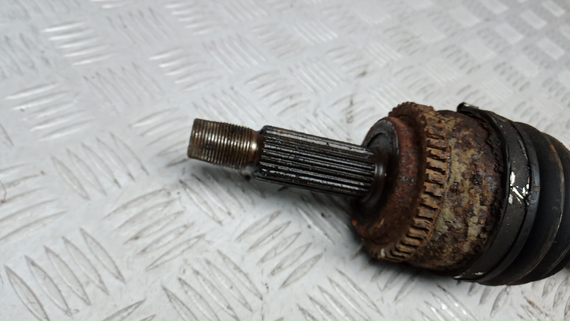 Полуось передняя правая