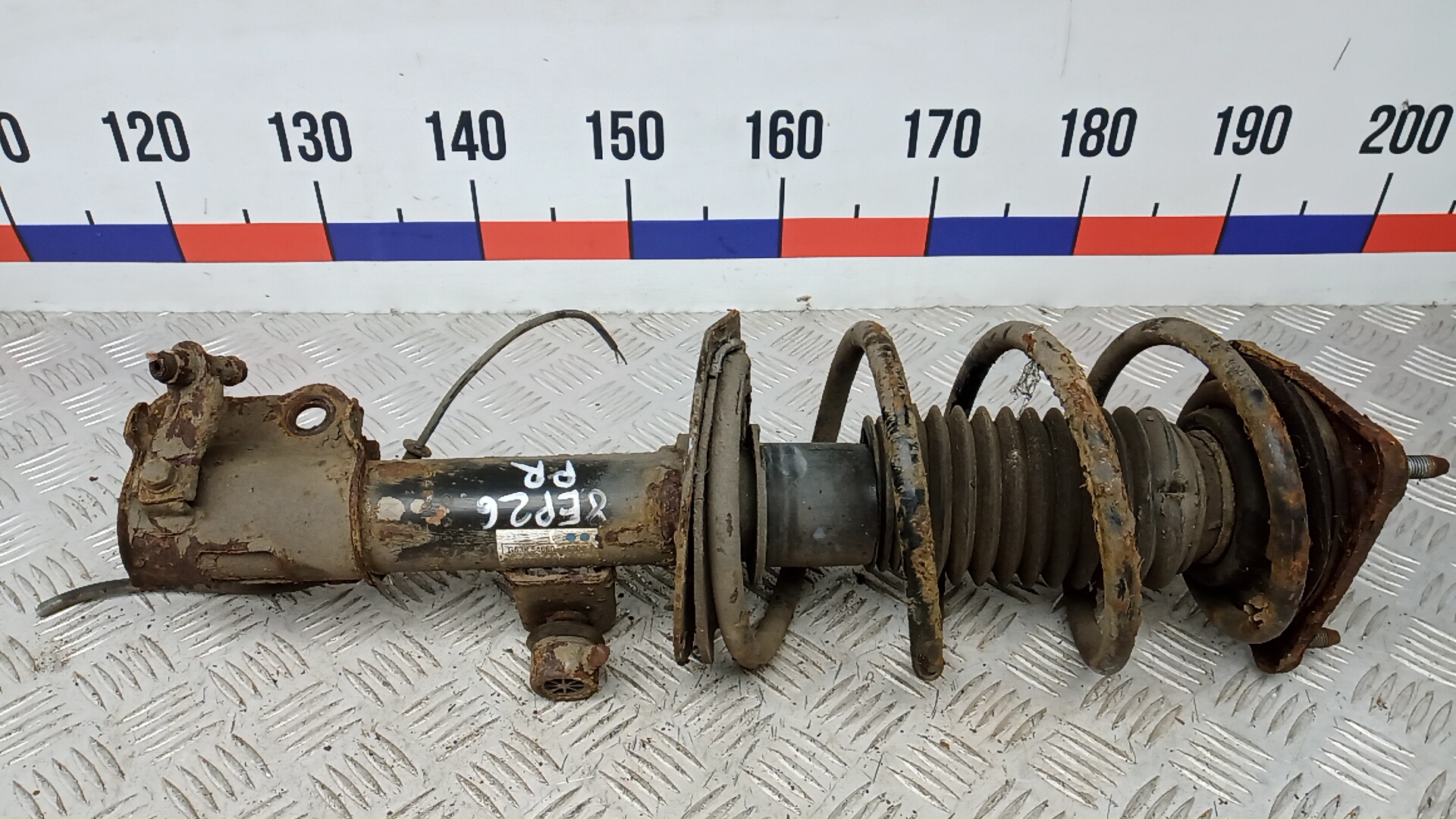 Амортизатор передний правый