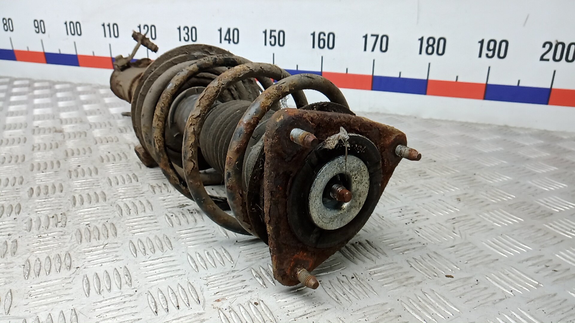 Амортизатор передний правый